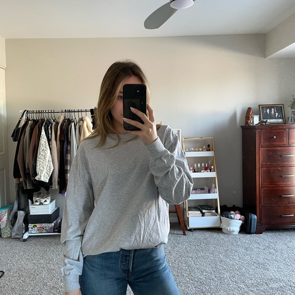 Aritzia Oversized Long Sleeve - Picture 1 of 4